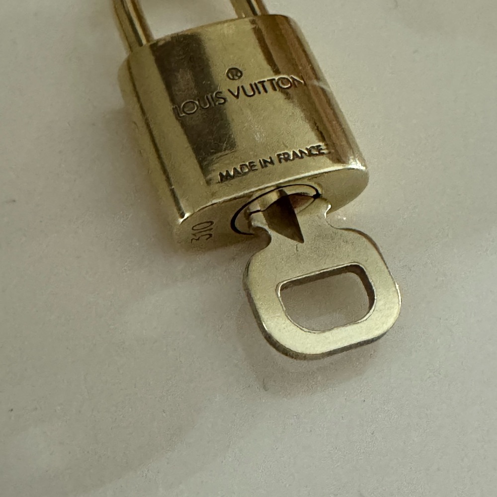 Louis Vuitton Series 310 Gold Padlock with Key Shiny Brass - Picture 7 of 7